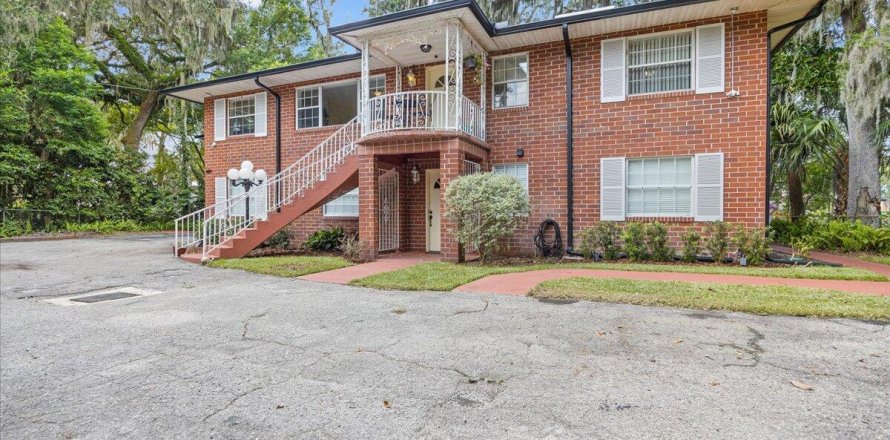 Commercial property in Jacksonville, Florida 5 bedrooms, 399.29 sq.m. № 777687