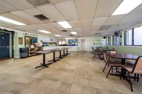 Propiedad comercial en venta en Hollywood, Florida № 1973422 - foto 9