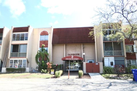 Condominio en venta en North Lauderdale, Florida, 2 dormitorios, 107.77 m2 № 2147089 - foto 15