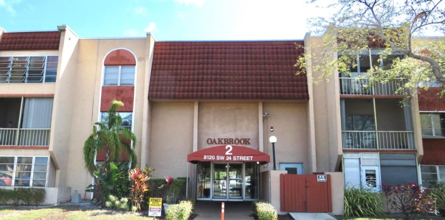 Condominio en North Lauderdale, Florida, 2 dormitorios № 2147089