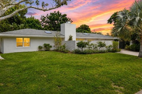 House in Sarasota, Florida 3 bedrooms, 170.85 sq.m. № 2330981