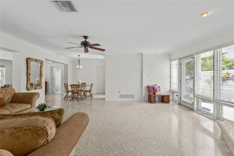 Villa ou maison à vendre à Sarasota, Floride: 3 chambres, 170.85 m2 № 2330981 - photo 11