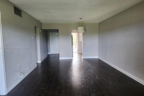 Condominio en alquiler en Davie, Florida, 2 dormitorios, 80.92 m2 № 2007023 - foto 2