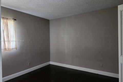 Снять в аренду кондоминиум в Дейви, Флорида 2 спальни, 80.92м2, № 2007023 - фото 11