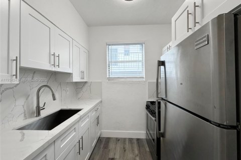 Снять в аренду кондоминиум в Майами-Бич, Флорида 45.52м2, № 1992651 - фото 11