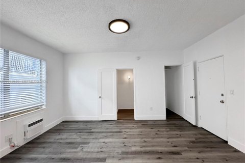 Снять в аренду кондоминиум в Майами-Бич, Флорида 45.52м2, № 1992651 - фото 4