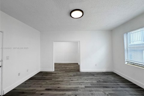 Снять в аренду кондоминиум в Майами-Бич, Флорида 45.52м2, № 1992651 - фото 5