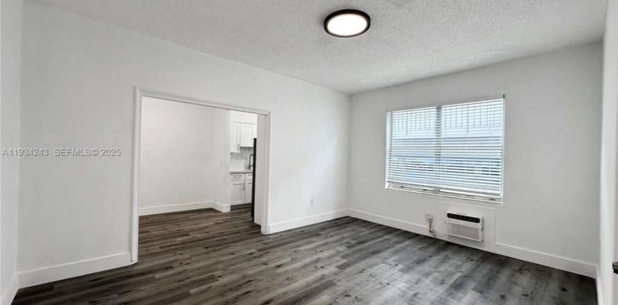 Студия в кондо в Майами-Бич, Флорида № 1992651