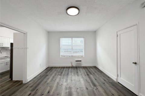 Снять в аренду кондоминиум в Майами-Бич, Флорида 45.52м2, № 1992651 - фото 2