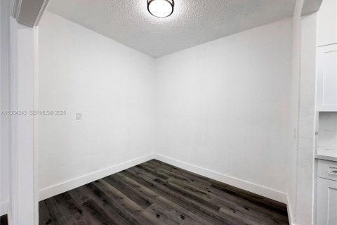 Снять в аренду кондоминиум в Майами-Бич, Флорида 45.52м2, № 1992651 - фото 8