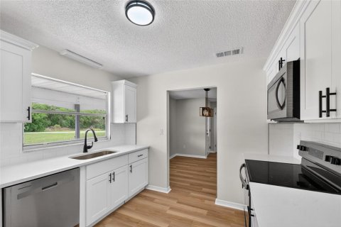 House in Spring Hill, Florida 2 bedrooms, 104.79 sq.m. № 2129362 - photo 4