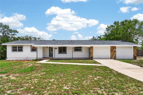 House in Spring Hill, Florida 2 bedrooms, 104.79 sq.m. № 2129362 - photo 2
