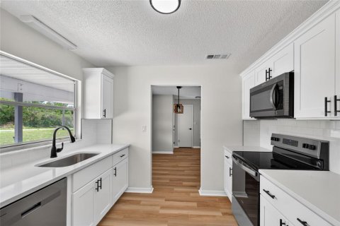 House in Spring Hill, Florida 2 bedrooms, 104.79 sq.m. № 2129362 - photo 3