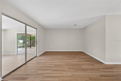 House in Spring Hill, Florida 2 bedrooms, 104.79 sq.m. № 2129362 - photo 10