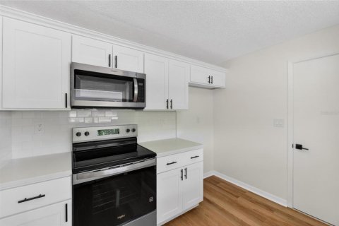 House in Spring Hill, Florida 2 bedrooms, 104.79 sq.m. № 2129362 - photo 6