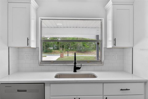 House in Spring Hill, Florida 2 bedrooms, 104.79 sq.m. № 2129362 - photo 7