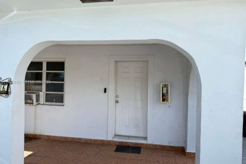 Villa ou maison à louer à Miami, Floride: 1 chambre, 52.95 m2 № 1976838 - photo 2