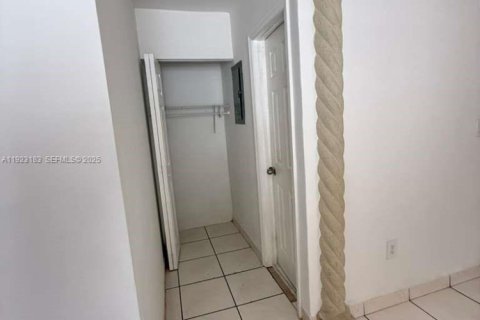 Villa ou maison à louer à Miami, Floride: 1 chambre, 52.95 m2 № 1976838 - photo 5