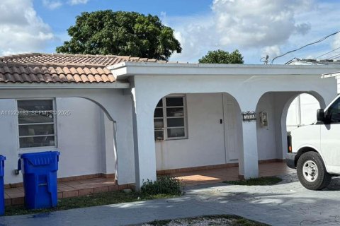 Villa ou maison à louer à Miami, Floride: 1 chambre, 52.95 m2 № 1976838 - photo 1