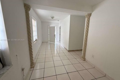 Villa ou maison à louer à Miami, Floride: 1 chambre, 52.95 m2 № 1976838 - photo 4
