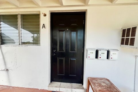House in Dania Beach, Florida 2 bedrooms № 1709468 - photo 12