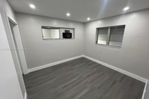 House in Dania Beach, Florida 2 bedrooms № 1709468 - photo 6