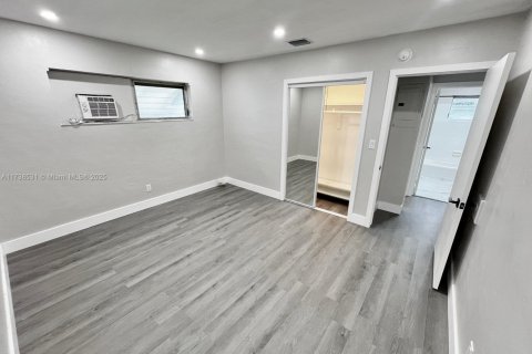 House in Dania Beach, Florida 2 bedrooms № 1709468 - photo 8