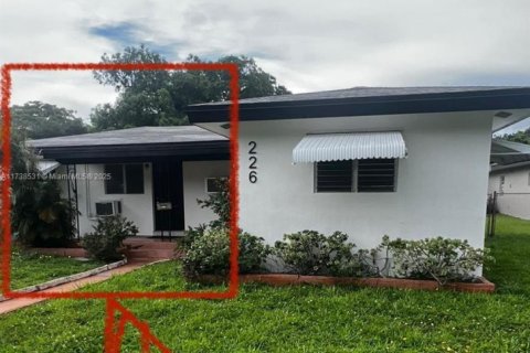 House in Dania Beach, Florida 2 bedrooms № 1709468 - photo 14
