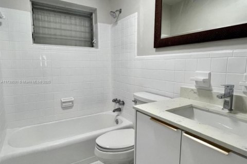 House in Dania Beach, Florida 2 bedrooms № 1709468 - photo 5