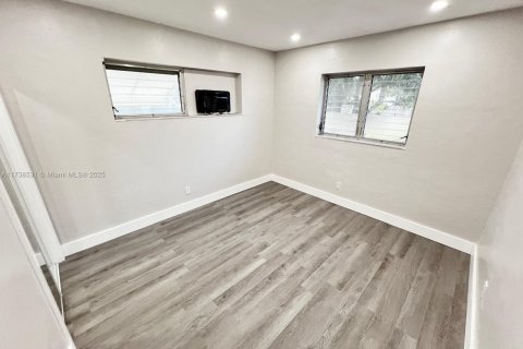 House in Dania Beach, Florida 2 bedrooms № 1709468 - photo 9