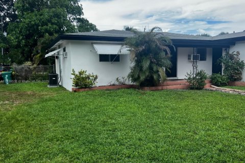 House in Dania Beach, Florida 2 bedrooms № 1709468 - photo 13
