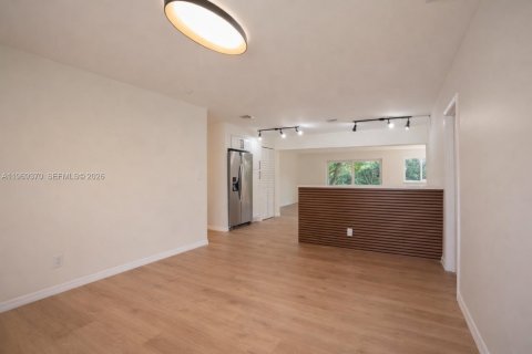 House in Lauderhill, Florida 4 bedrooms, 101.17 sq.m. № 2033132 - photo 4