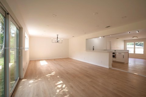 House in Lauderhill, Florida 4 bedrooms, 101.17 sq.m. № 2033132 - photo 3