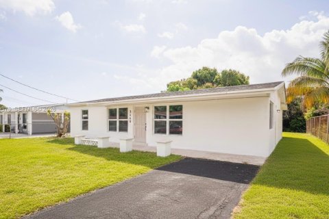 House in Lauderhill, Florida 4 bedrooms, 101.17 sq.m. № 2033132