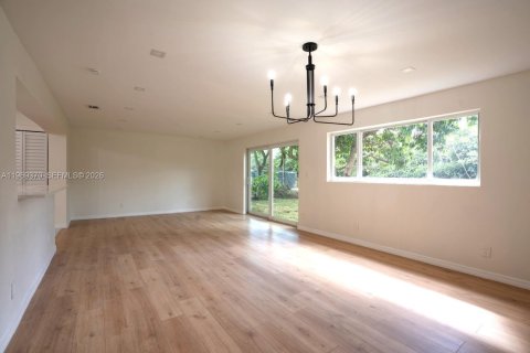 House in Lauderhill, Florida 4 bedrooms, 101.17 sq.m. № 2033132 - photo 11