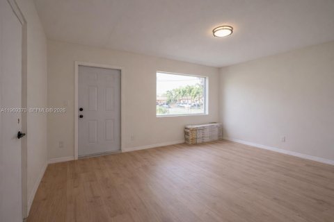 House in Lauderhill, Florida 4 bedrooms, 101.17 sq.m. № 2033132 - photo 5