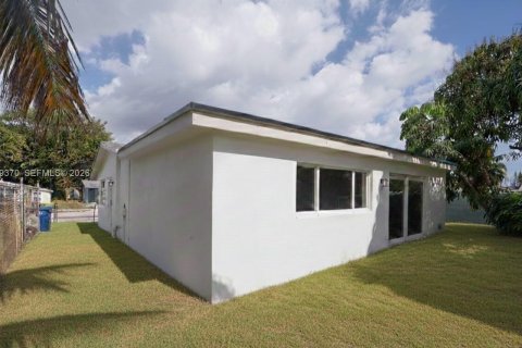 Купить виллу или дом в Лодерхилл, Флорида 4 спальни, 146.6м2, № 2033132 - фото 17