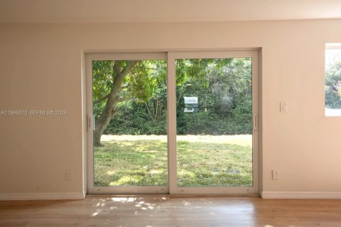 House in Lauderhill, Florida 4 bedrooms, 101.17 sq.m. № 2033132 - photo 8