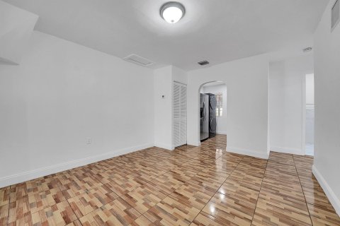 Apartment in Miami, Florida 2 bedrooms, 65.03 sq.m. № 2083871 - photo 7