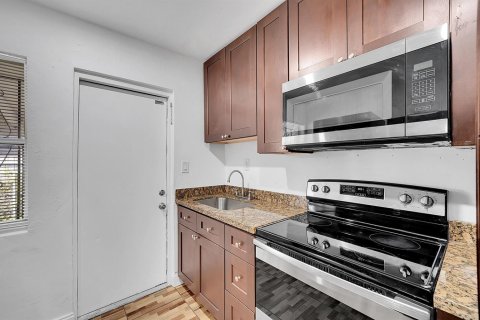 Apartment in Miami, Florida 2 bedrooms, 65.03 sq.m. № 2083871 - photo 12