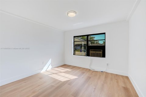 House in Miami, Florida 2 bedrooms, 67.45 sq.m. № 1964328 - photo 12