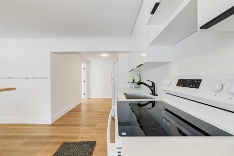 House in Miami, Florida 2 bedrooms, 67.45 sq.m. № 1964328 - photo 8