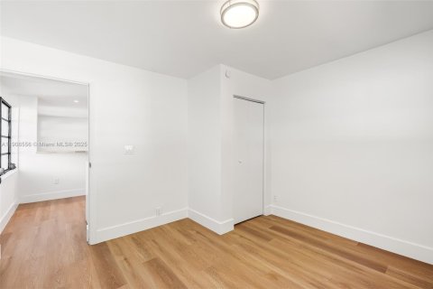 House in Miami, Florida 2 bedrooms, 67.45 sq.m. № 1964328 - photo 19