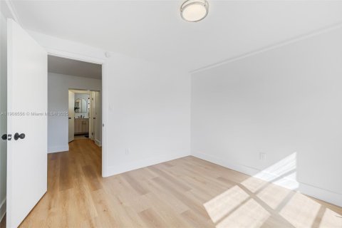 House in Miami, Florida 2 bedrooms, 67.45 sq.m. № 1964328 - photo 13