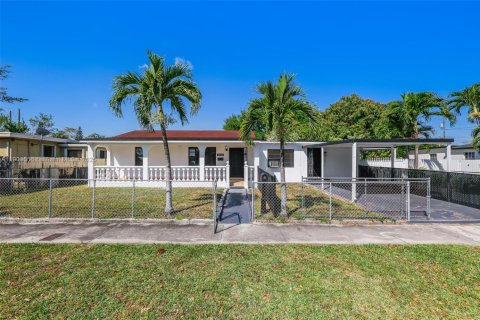 House in Miami, Florida 2 bedrooms, 67.45 sq.m. № 1964328 - photo 2