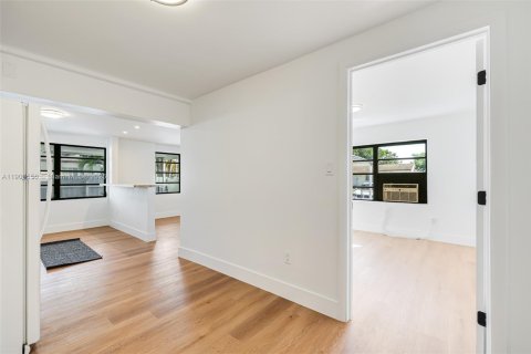 House in Miami, Florida 2 bedrooms, 67.45 sq.m. № 1964328 - photo 11