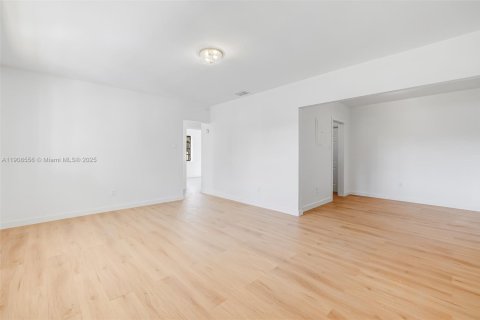 House in Miami, Florida 2 bedrooms, 67.45 sq.m. № 1964328 - photo 21