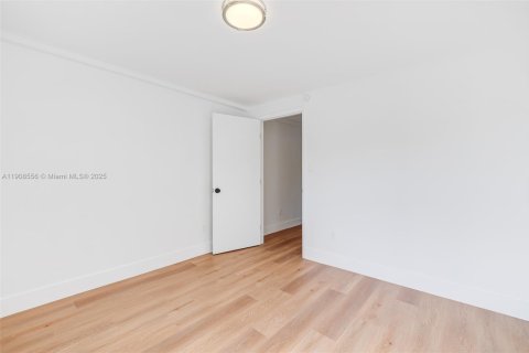 House in Miami, Florida 2 bedrooms, 67.45 sq.m. № 1964328 - photo 14