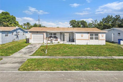 Villa ou maison à vendre à Lauderdale Lakes, Floride: 3 chambres, 166.76 m2 № 1713949 - photo 2