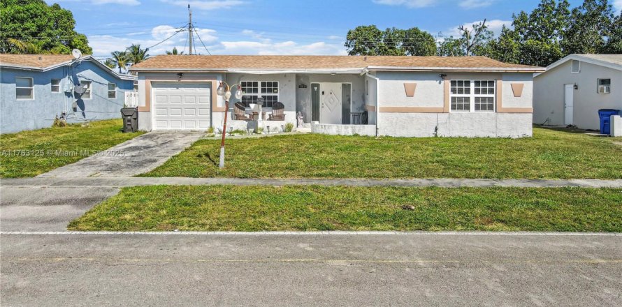 Villa ou maison à Lauderdale Lakes, Floride 3 chambres, 166.76 m2 № 1713949